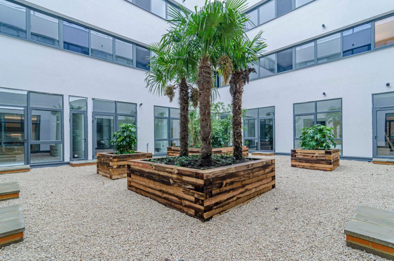 The Atrium Apartment Milton Keynes Exterior foto